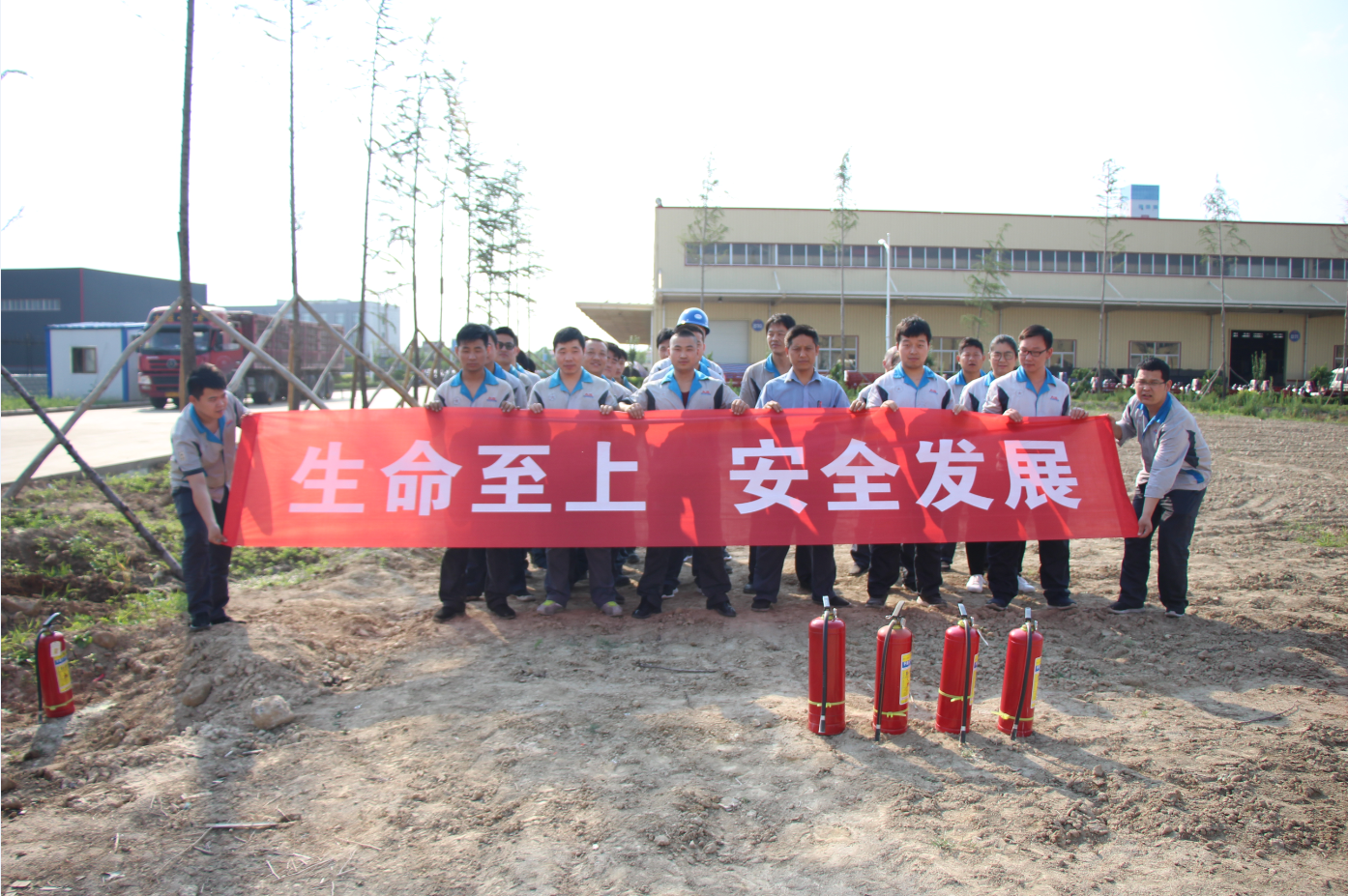 大運(yùn)機(jī)車(chē)有限公司舉行 “生命至上 安全發(fā)展”安全月消防演練